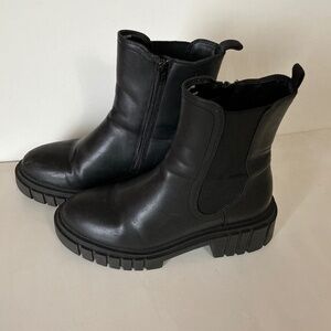 Women’s Wild Fable Sterling Chelsea boot size 10